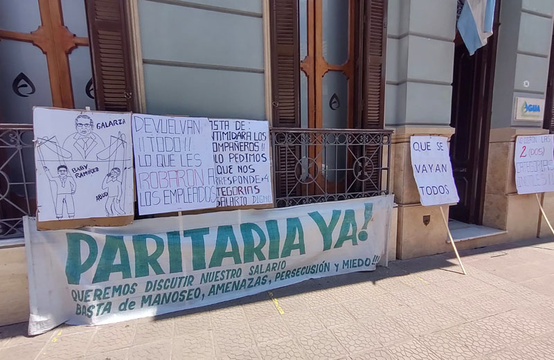 Cartelazo frente Agua Potable de Jujuy, trabajadores reclamaron descuentos ilegales